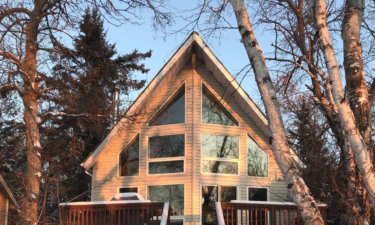 Grand Beach Cottage | Grand Beach Lakefront - 5 min walk from the beach!