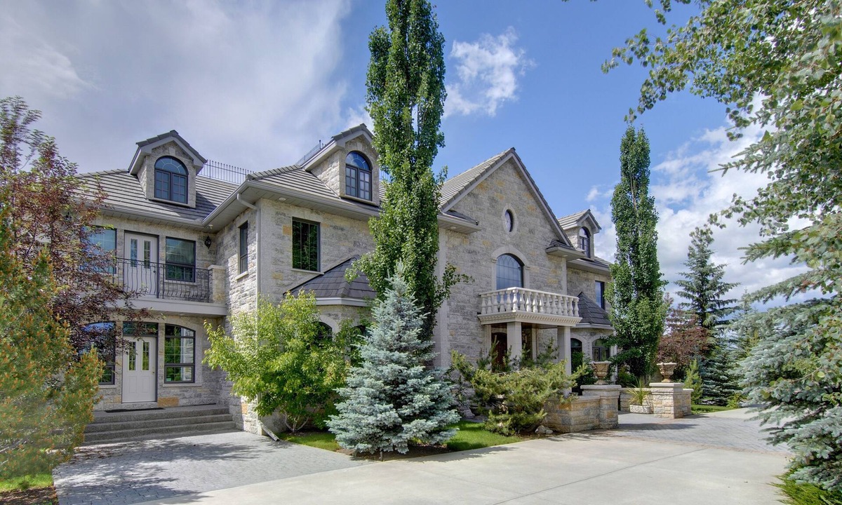 Calgary House | Grand Castle