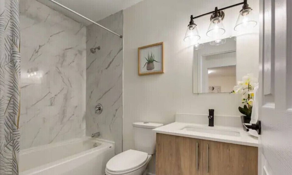 Northwest Calgary House | *Great* 3 BR - OnRoute to Banff
