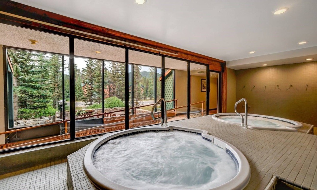 Lake Louise Apartment | Great Location! Cozy Room | Access to Ski Lockers