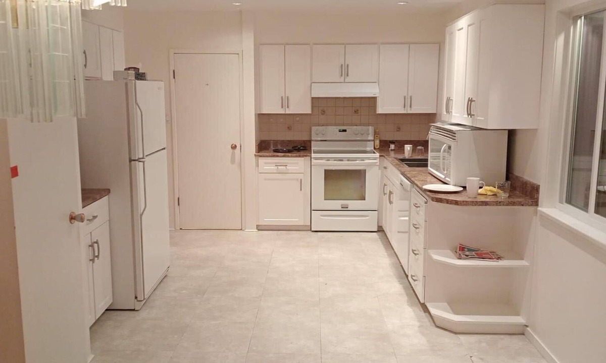 Guildford House | Great Location, Family Room for 6 Near Guildford Town Center, Surrey!