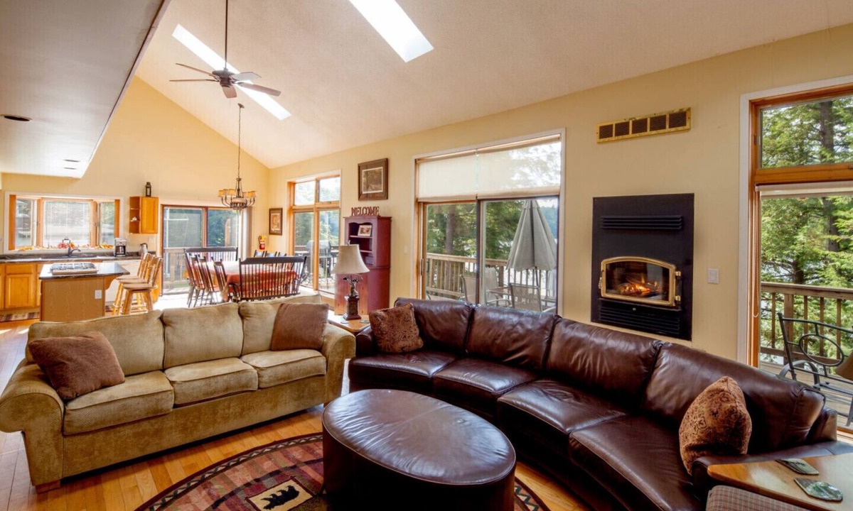 Seguin House | Great Muskokan Waterfront Cottage, 7-Bedroom Vacation House @ Sunny Point Resort