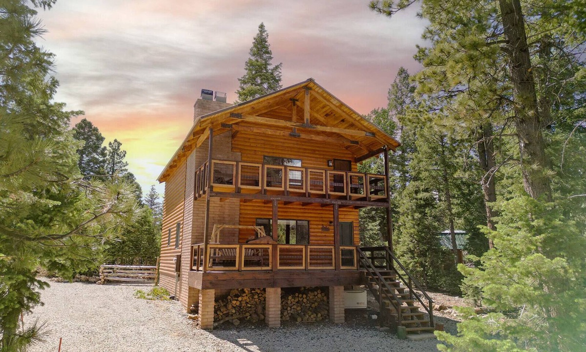Meadow View Heights Cabin | Green Door Lodge- Duck Creek Village, Ut. -3bd/2ba - Pet Friendly!