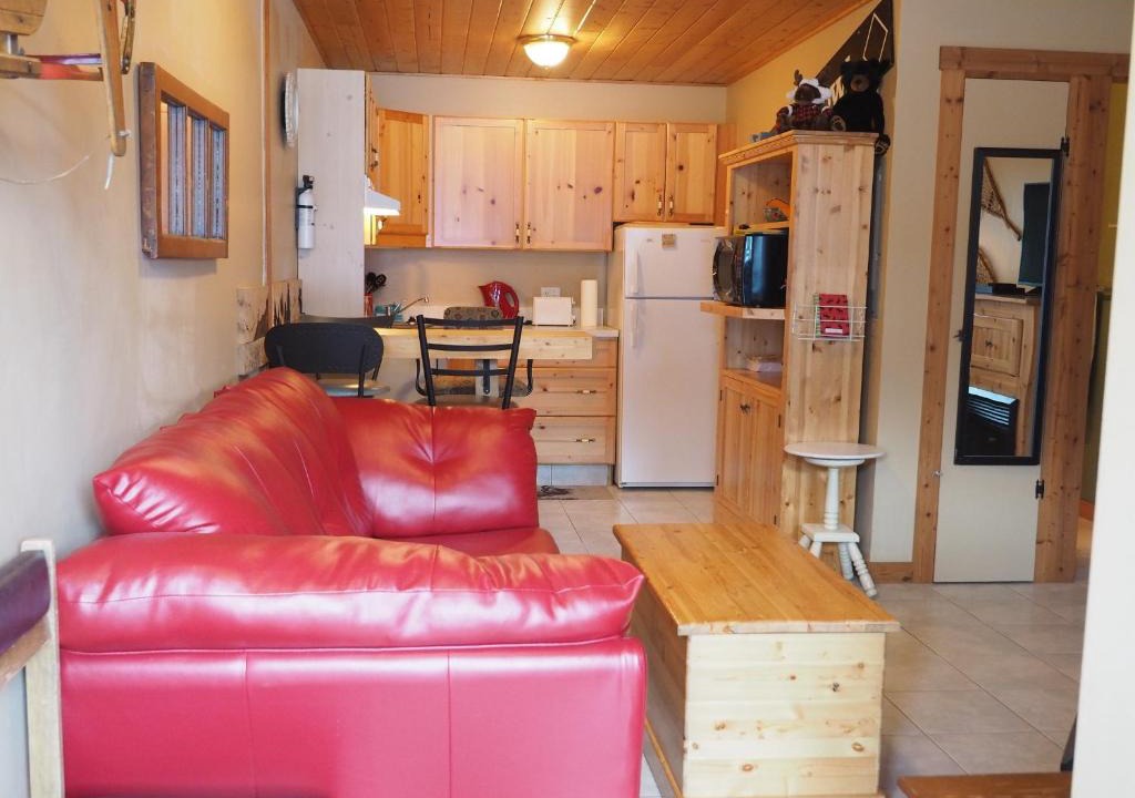 Okanagan-Similkameen Apartment | Ground Floor Cub Manor Studio Condo