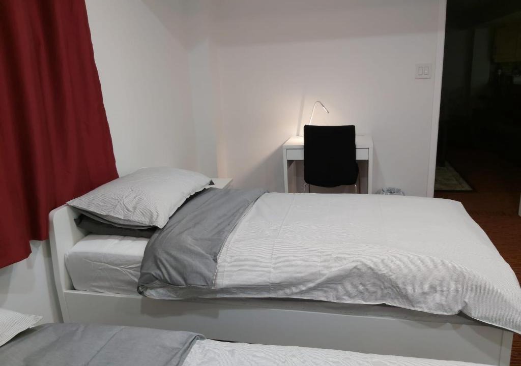Churchill Meadows Apartment | Guest House Room No 03