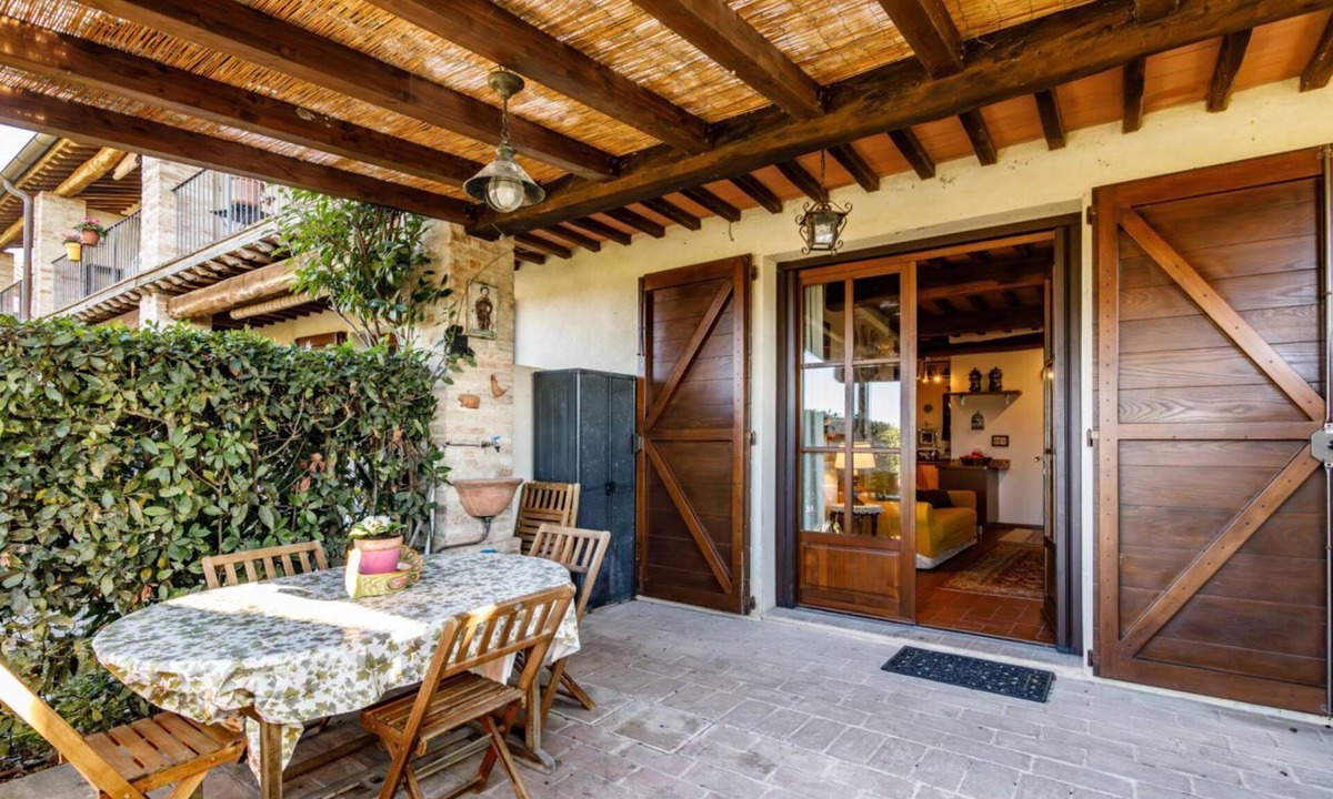 Monteaperti Apartment | GuestHost - Nestled between the Crete Senesi and Chianti, this home offers a breathtaking view of the countryside and Siena, just a 10-minute drive away. Part of a renovated historic farmhouse, it is a well-furnished townhouse with a private garden and v