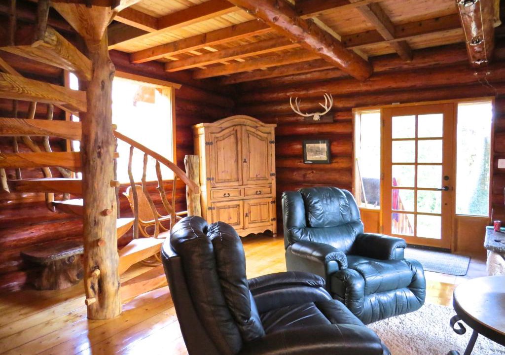 Otter Point House | Handsome Dan's at Otter Point