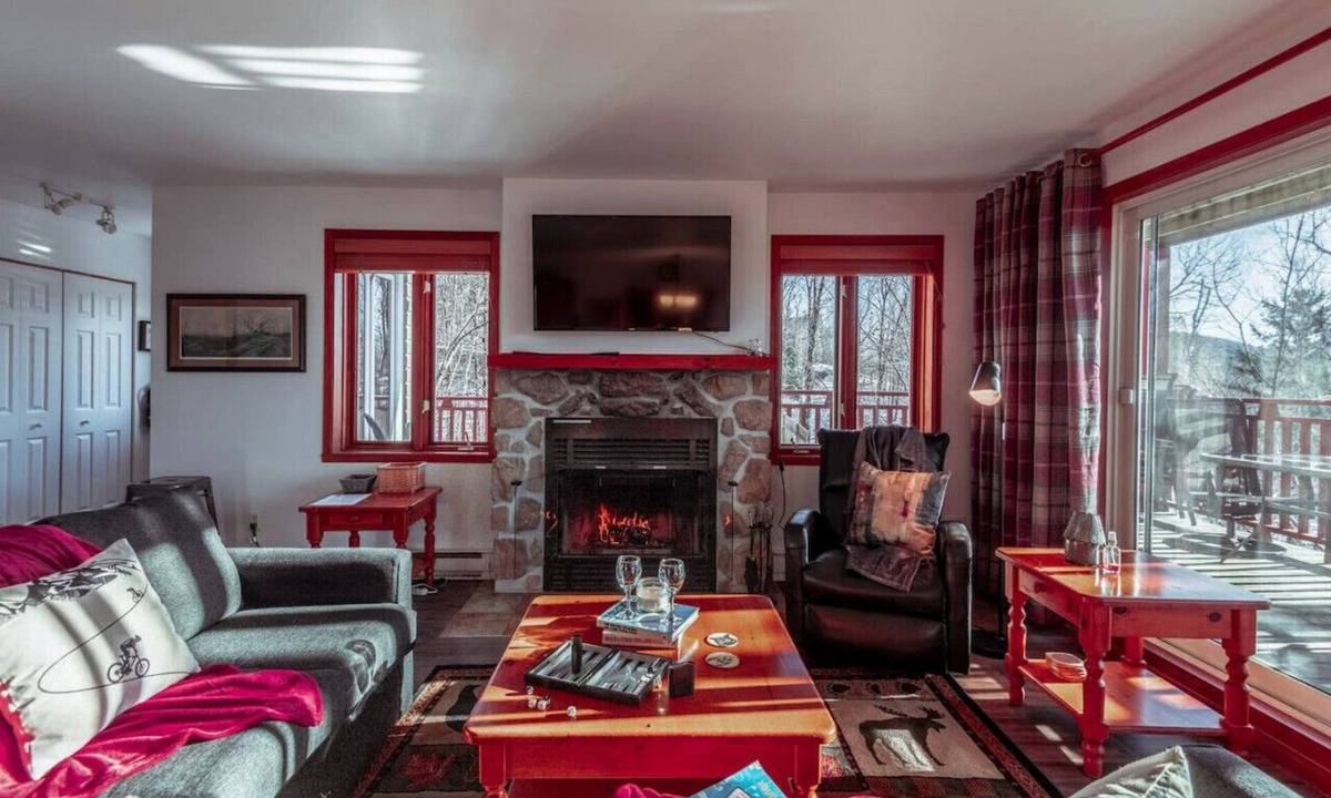 Mont-Tremblant Condo | Hauts-Bois Ski In/Out 2brs w/Pool Access (197-9)