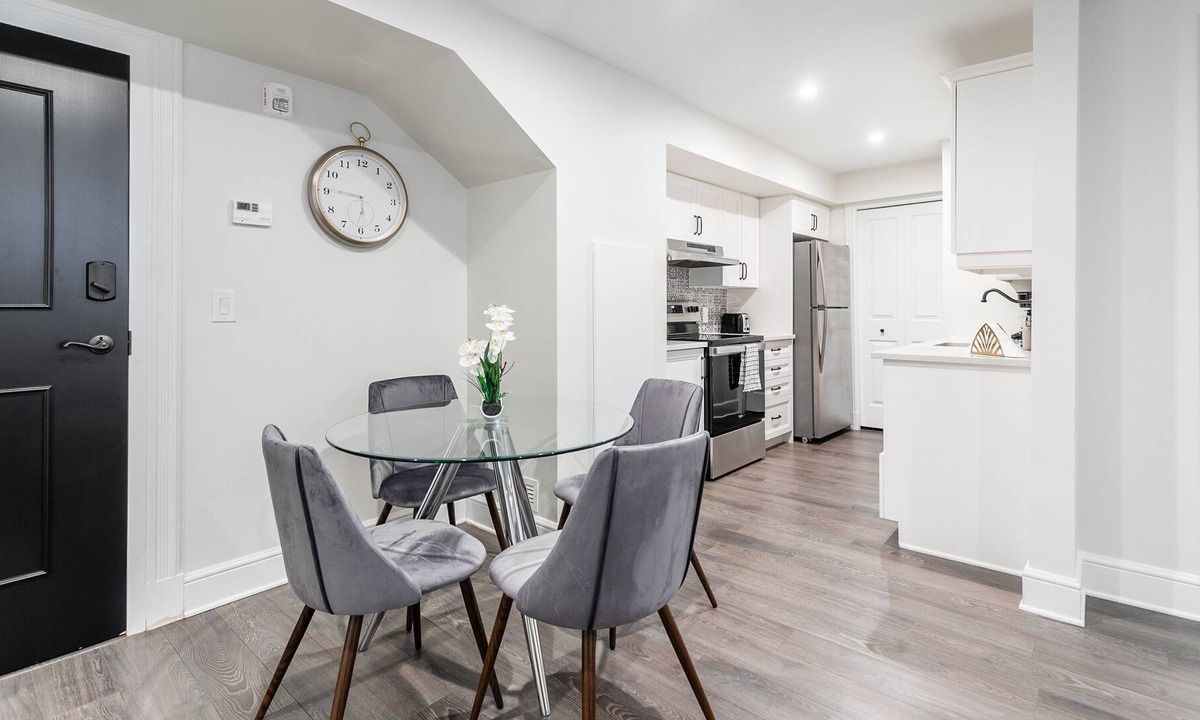 Smiths Falls Apartment | Heritage Rideau 2Br Apartment. Free Parking