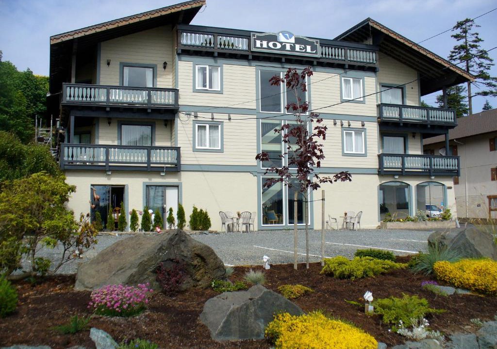 Campbell River Hotel | Heron's Landing Hotel