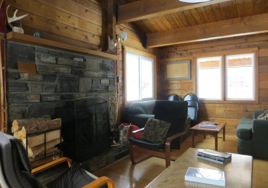 Kananaskis Hostel | HI Kananaskis Wilderness - Hostel