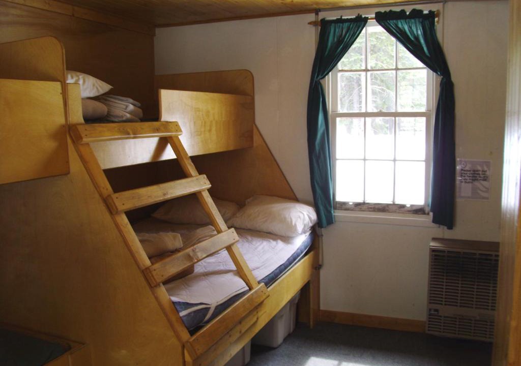 Bow Lake Hostel | HI Mosquito Creek - Wilderness Hostel