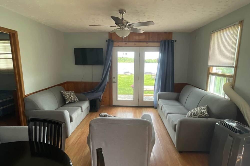 Hickory Waterfront Cottage Trent Hills | Trent Hills