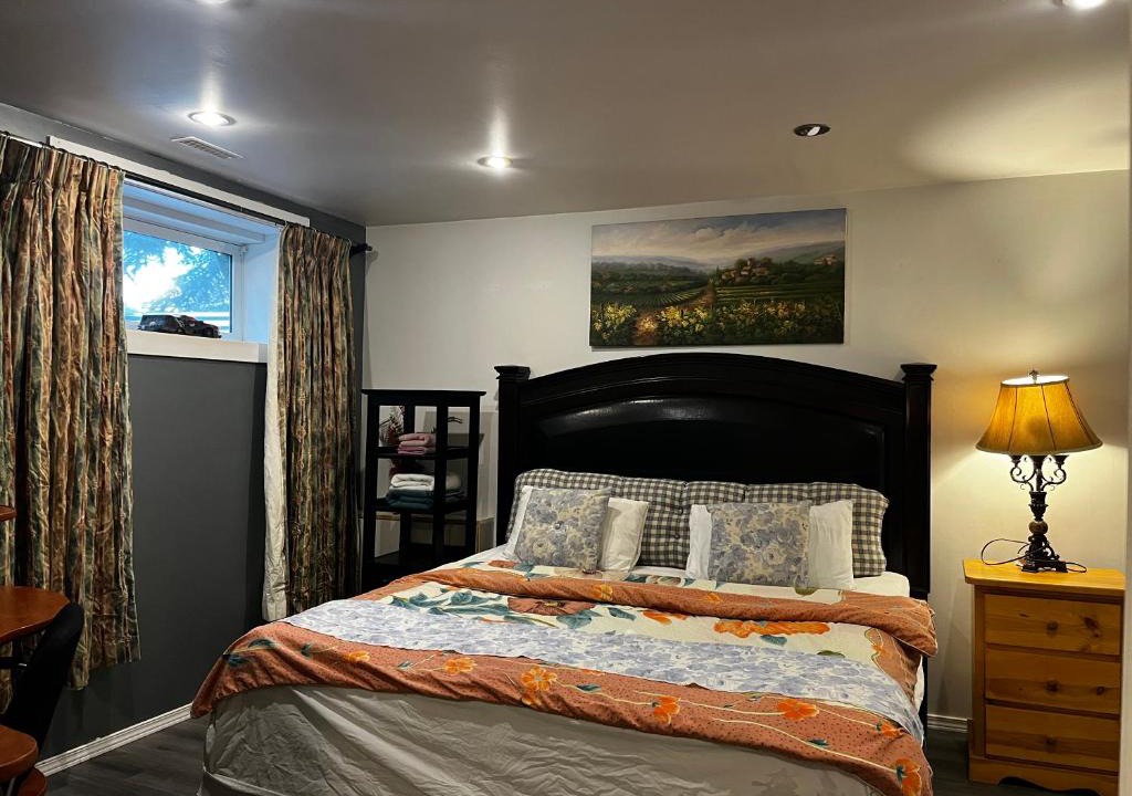 Hidden Valley House | hidden valley new basement suite with private bathroom!