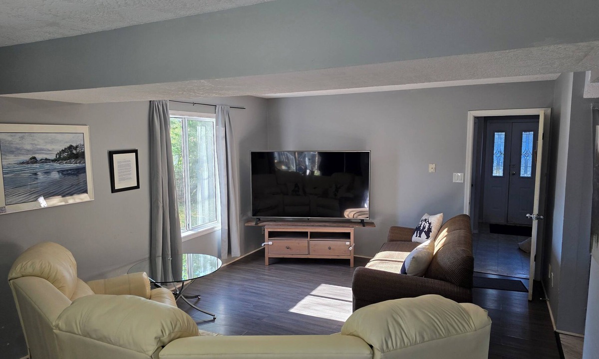 Lake Cowichan House | Hideaway Haven by the Lake