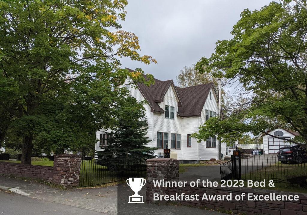 Grand Falls - Windsor Bed & Breakfast | Hill Road Manor Bed & Breakfast