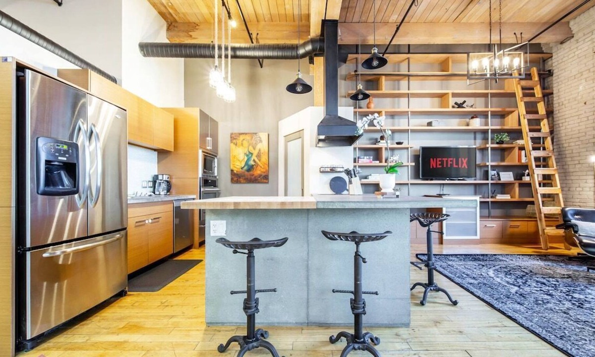 Downtown Edmonton Apartment | Historic J.D Loft | ICE District | UG Parking | AC