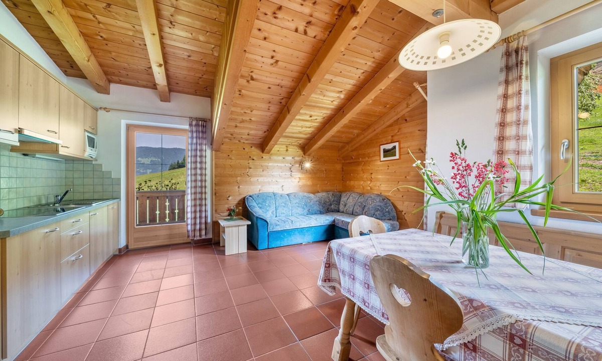 San Pancrazio Apartment | Holiday Apartment Marschalkhof "Ifingerblick" with Mountain View, 3 Balconies & Wi-Fi