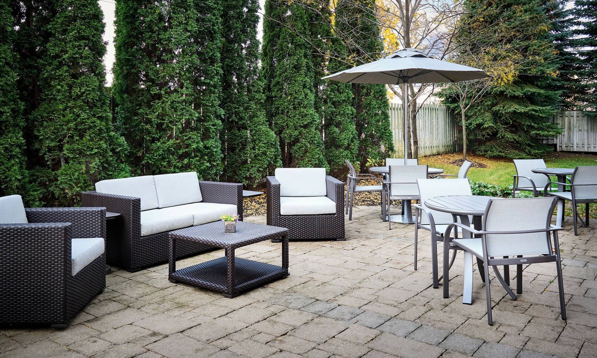 Rosemount Hotel | Holiday Inn Express and Suites Kitchener Southeast by IHG