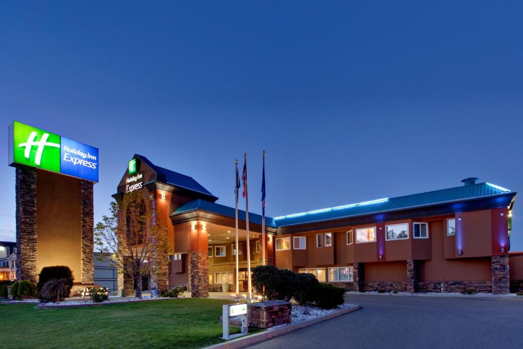 Red Deer Hotel | Holiday Inn Express Red Deer by IHG