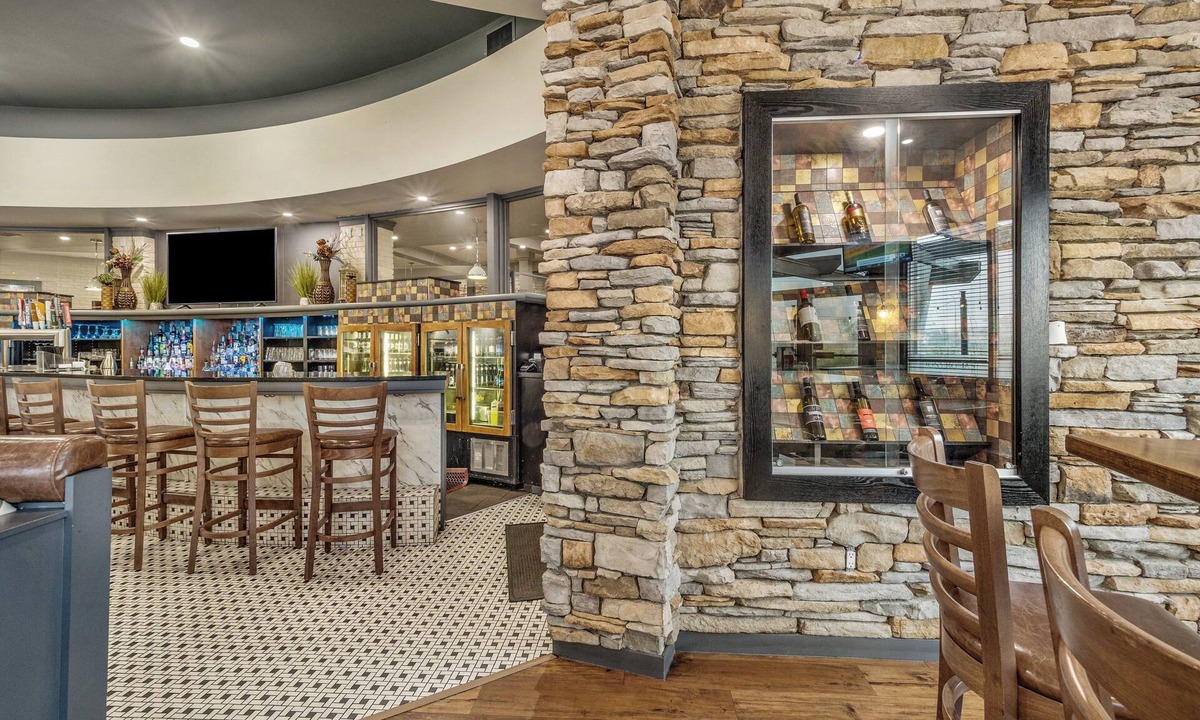 South Lethbridge Hotel | Holiday Inn Lethbridge by IHG