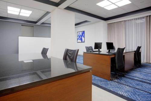 Holiday Inn Ottawa East Ihg Hotel | Cummings