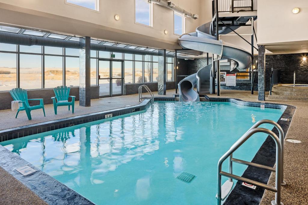Swift Current Hotel | Home Inn & Suites - Swift Current