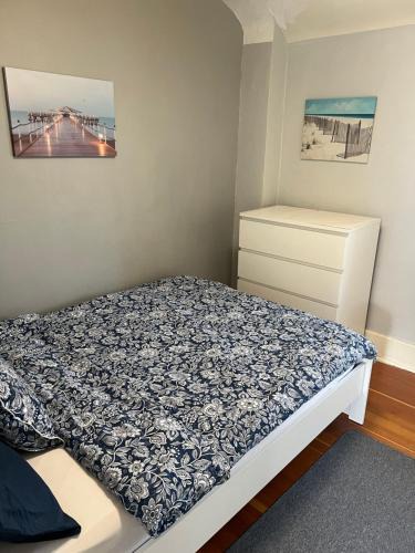Tuxedo House | Homestay in cozy River Heights home