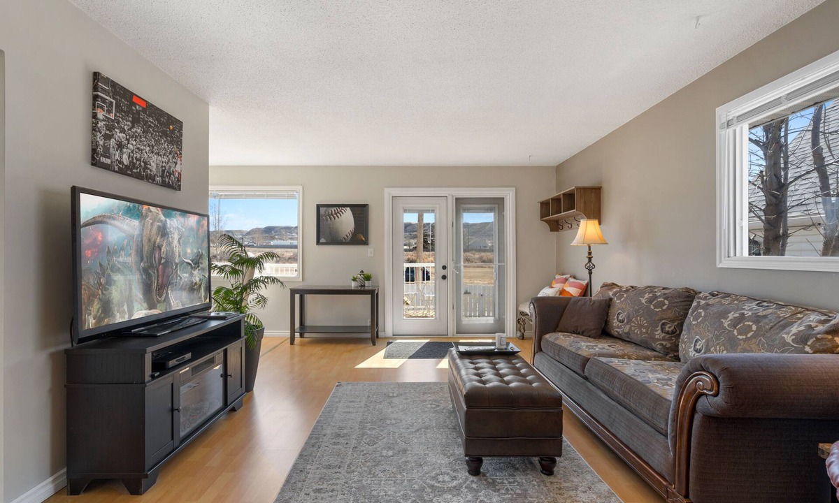 Drumheller House | Hoodoo Hideout | Family Retreat | King Suite