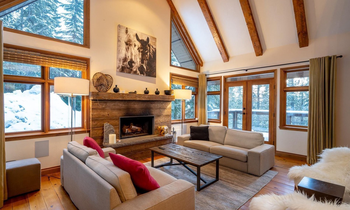 Upper Village Ski Chalet | Horstman Chalet 4914 Blackcomb Benchlands w/ Free Shuttle