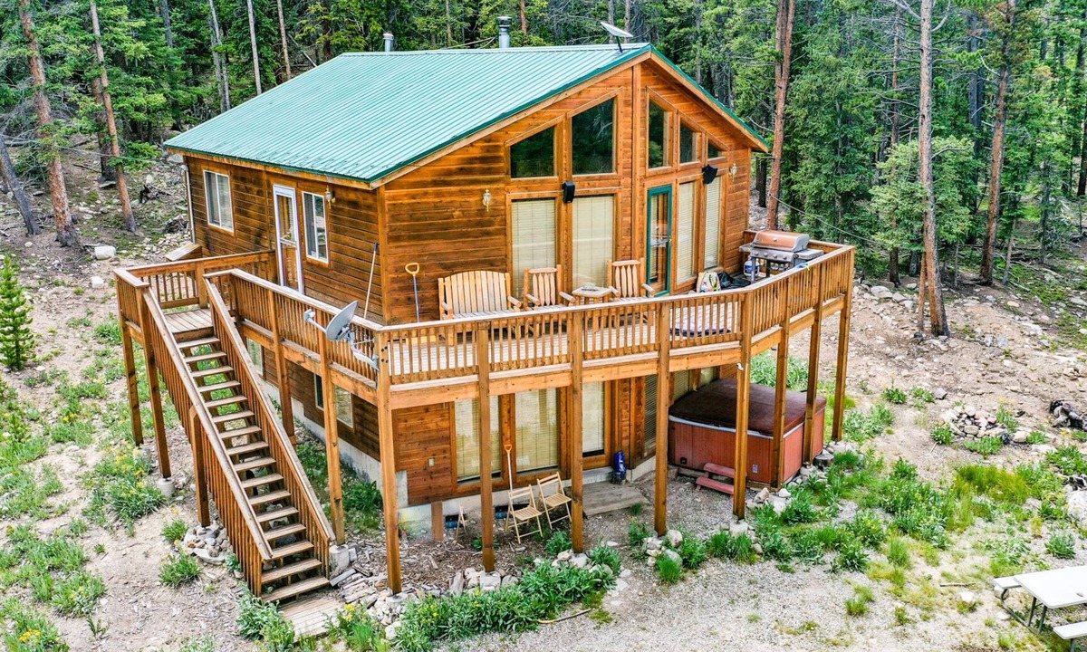 Valley of the Sun Cabin | Hot Tub, Pool Table & Home Theater - Mtn Views, 20 mi to Breck