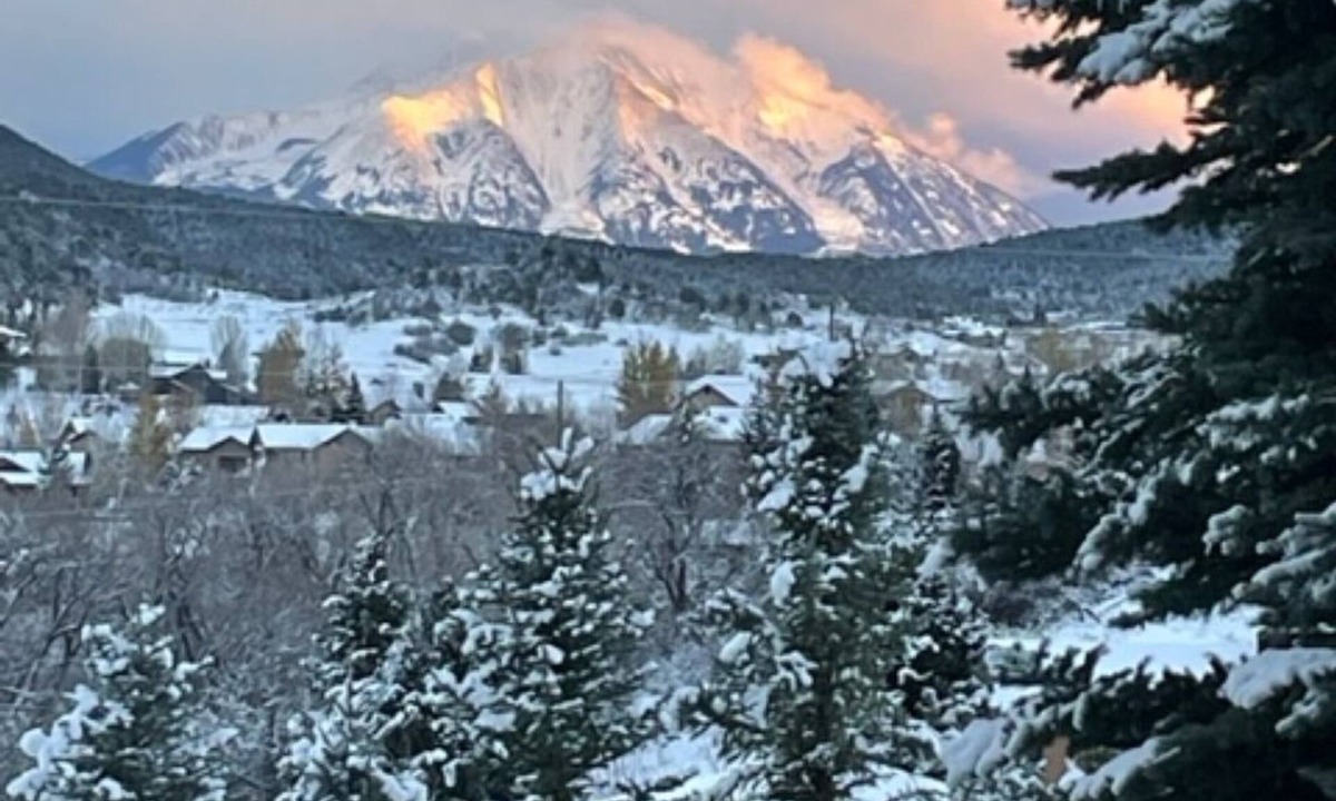 Glenwood Springs House | Hot Tub & Views w/Town & Hot Springs Nearby