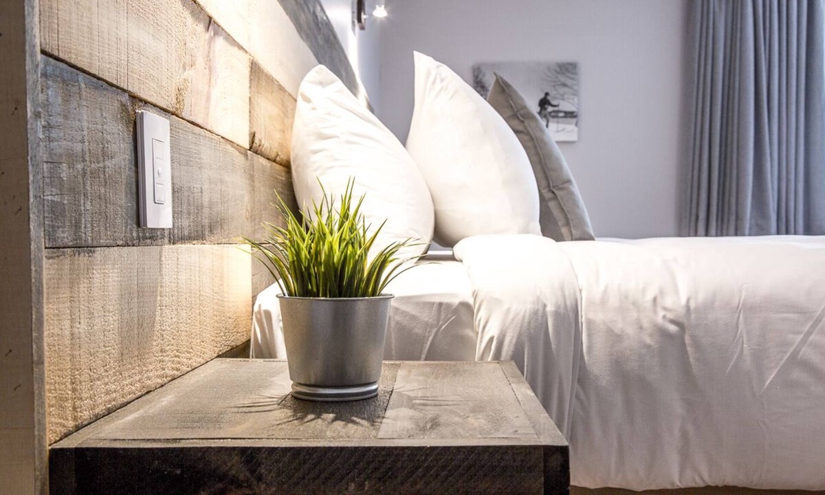 Val Morin Cabin | Hotel Far Hills
