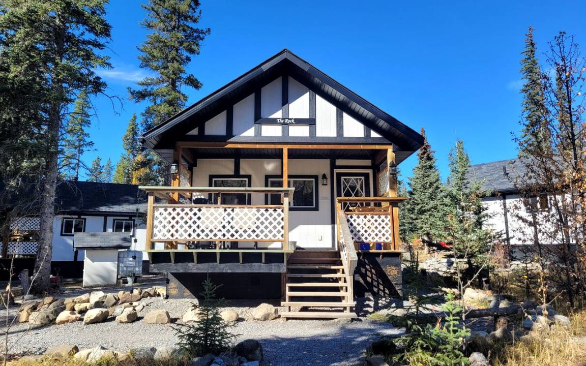 Nordegg House | House ∙ 1 bedroom ∙ 4 guests