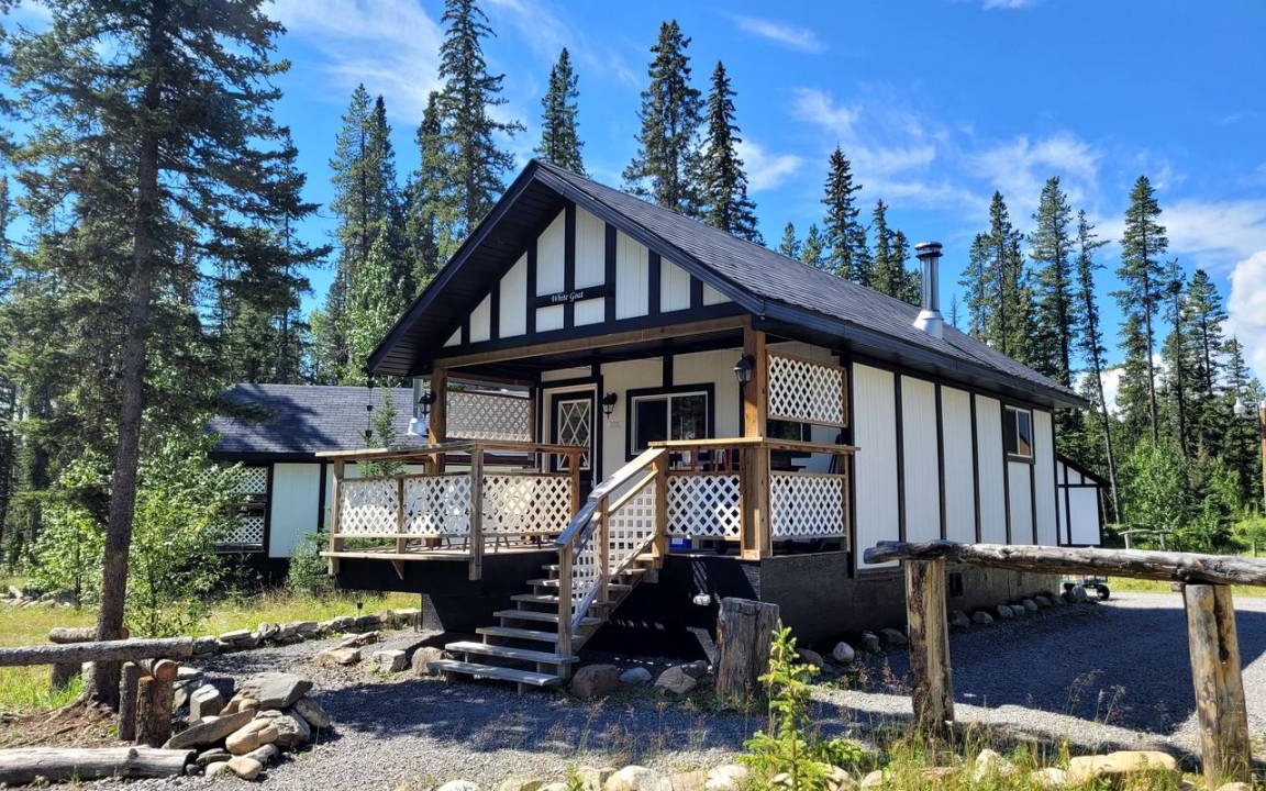Nordegg House | House ∙ 1 bedroom ∙ 4 guests