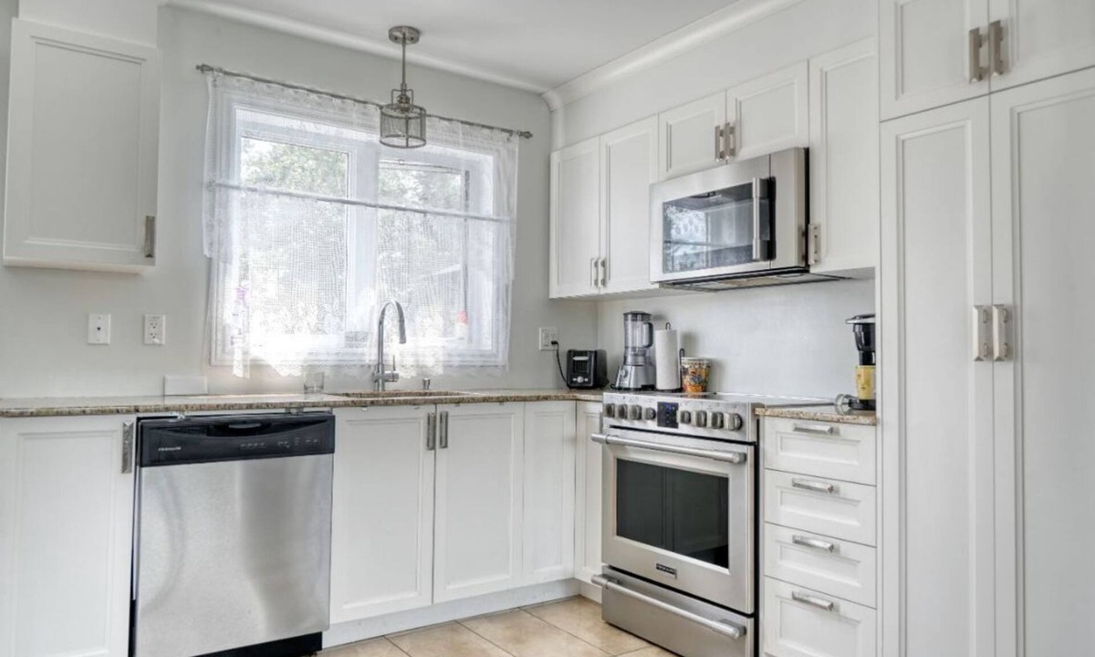Beaupre House | House for rent 3 bedrooms with view of Mont Ste-Anne, 2 living rooms, on 3 floors -035