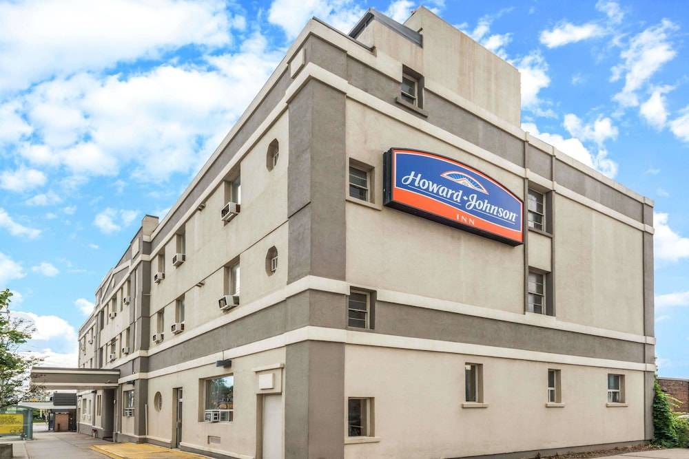 Howard Johnson | Sunnyside