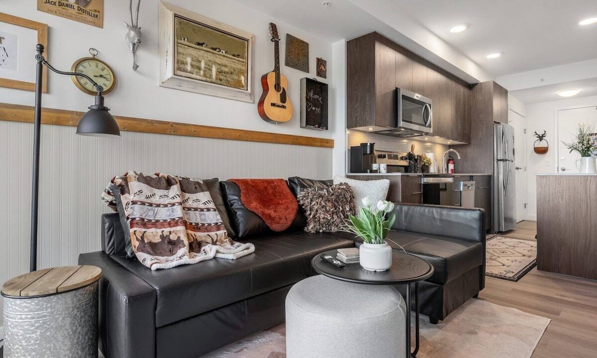 East Village Apartment | Howdy! 1BR Western Theme w Rooftop Patio & AC