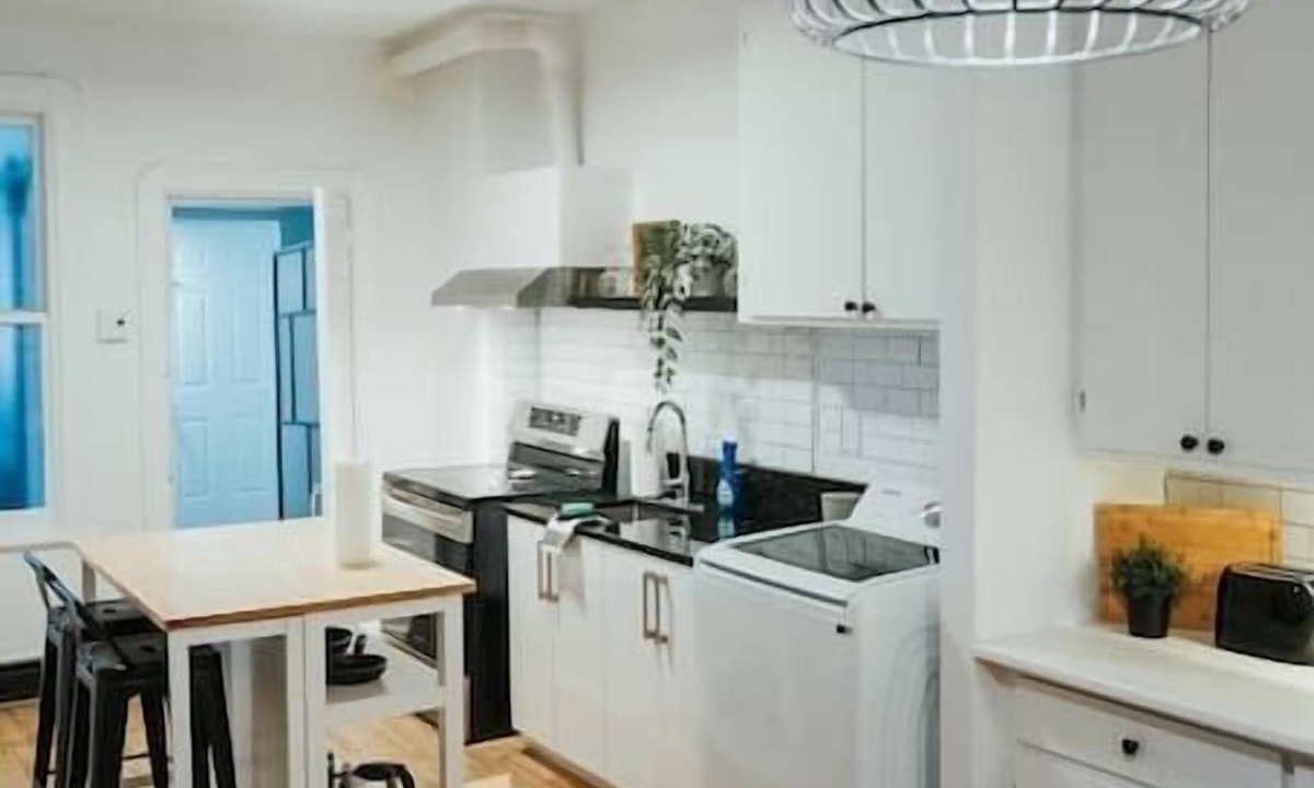 Verdun Apartment | HRésidence Cozy 3 Bedroom: The Heart of Wellington
