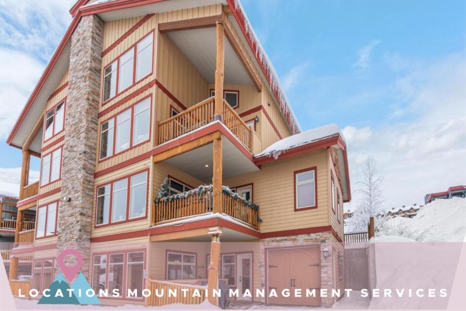 Big White Ski Resort Apartment | I Spy - Cozy Pet Friendly, Ski In Ski Out Condo with Private Hot Tub