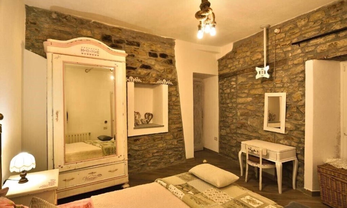 Cremolino House | Il Borgo del Castello Large Double Room Tulip