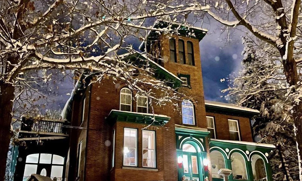 Sherbrooke Bed & Breakfast | Ile De Garde B&B