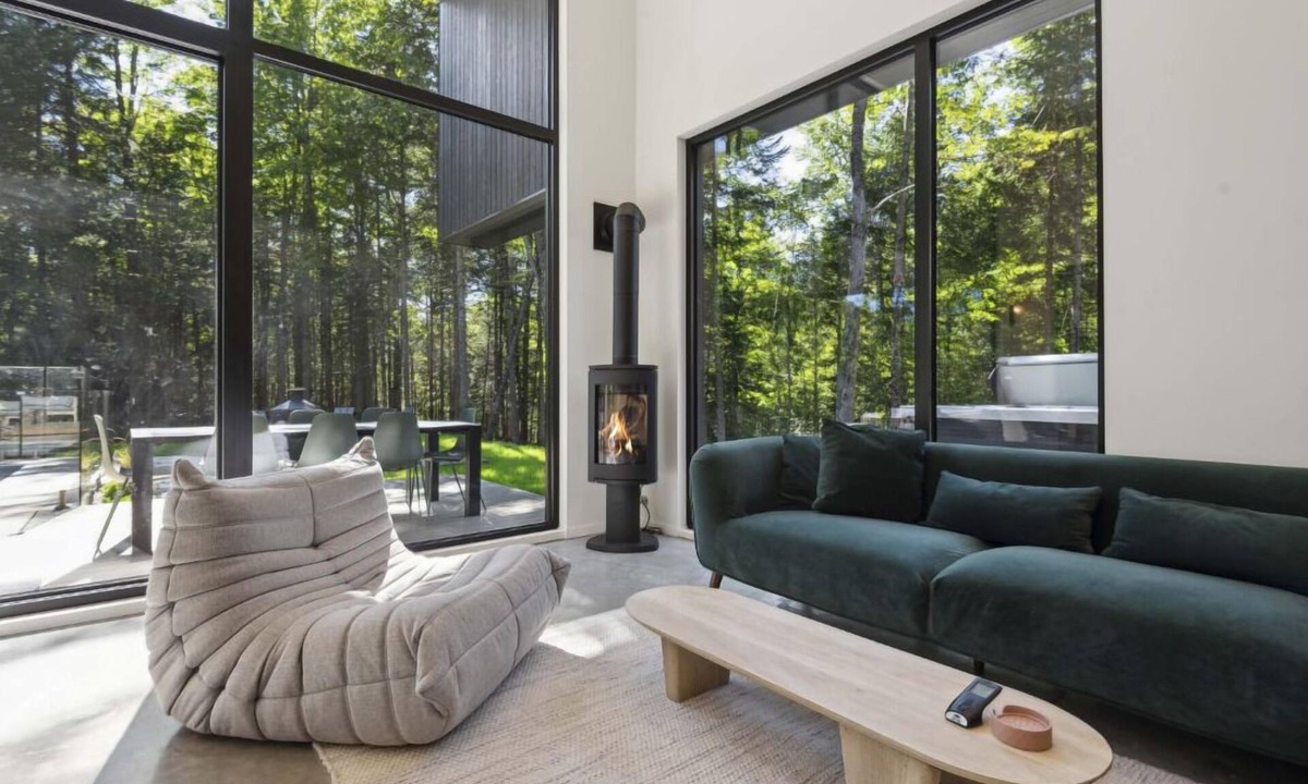 Saint-Etienne-De-Bolto Ski Chalet | In the middle of the Eastern Townships. At the really top of a small mountain with no neighbors. 10 minutes from Magog and Orford. 20 mins from Bromont and Owl's Head. 5 minutes from Eastman village.