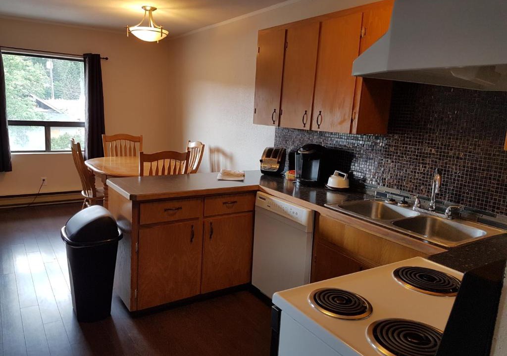 Blarchmont Apartment | INDOOR COMFORT IN AN OUTDOOR PARADISE Sleeps 4- 5 Min to Golf & Ski
