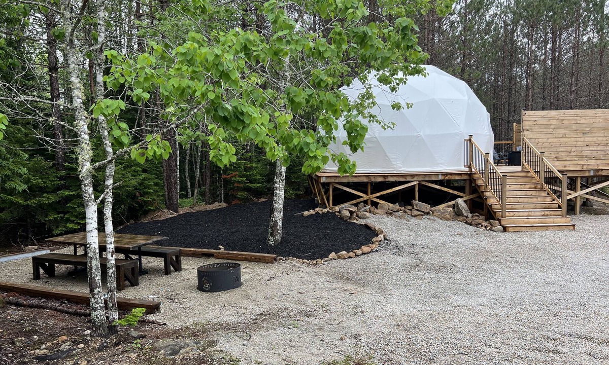 New Ross Cottage | Indulge in luxurious bliss ￼: private Hot Tub, kayaking. So much more