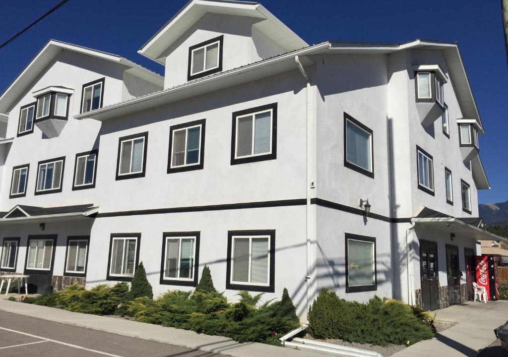 East Kootenay Hostel | Invermere Hostel