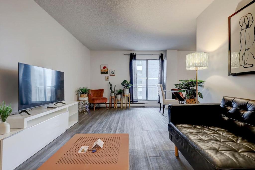 Quartier des Spectacles Apartment | Inviting 1BR on Rene Levesque