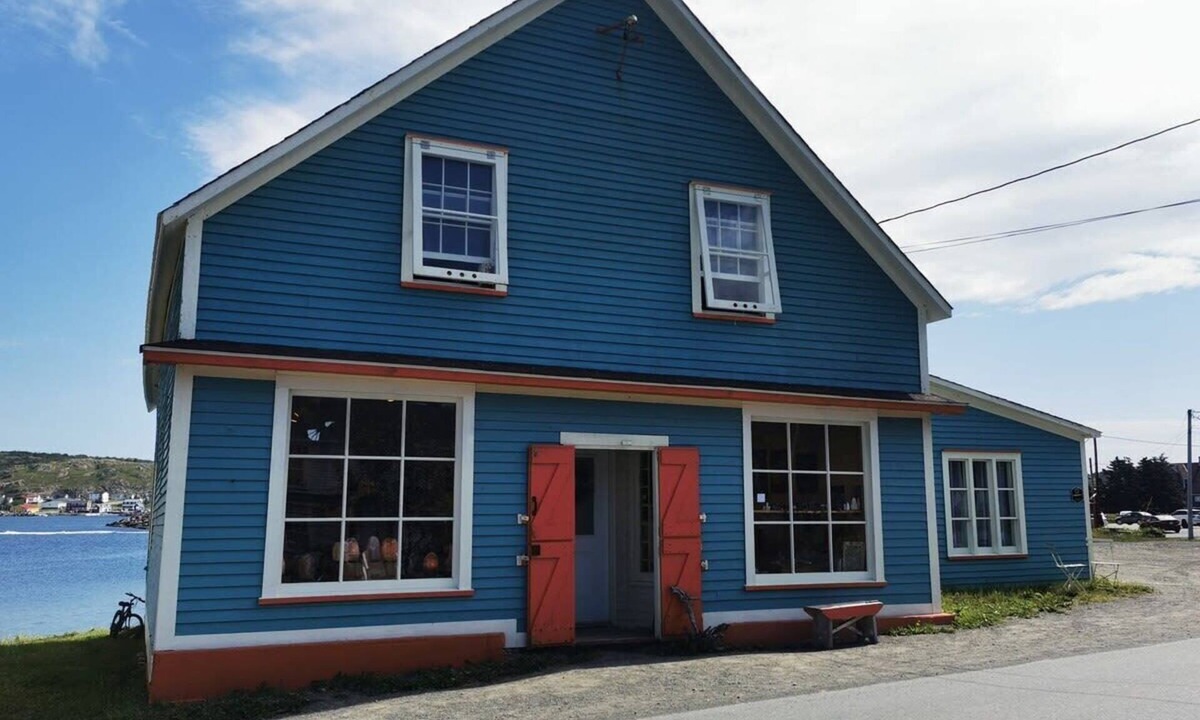 Twillingate Apartment | Jagged Rocks Summary:
