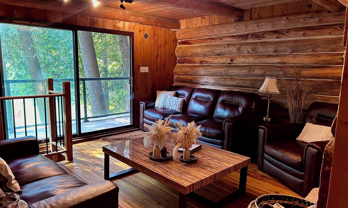 Innisfil Cabin | John Wayne Cedar Oasis