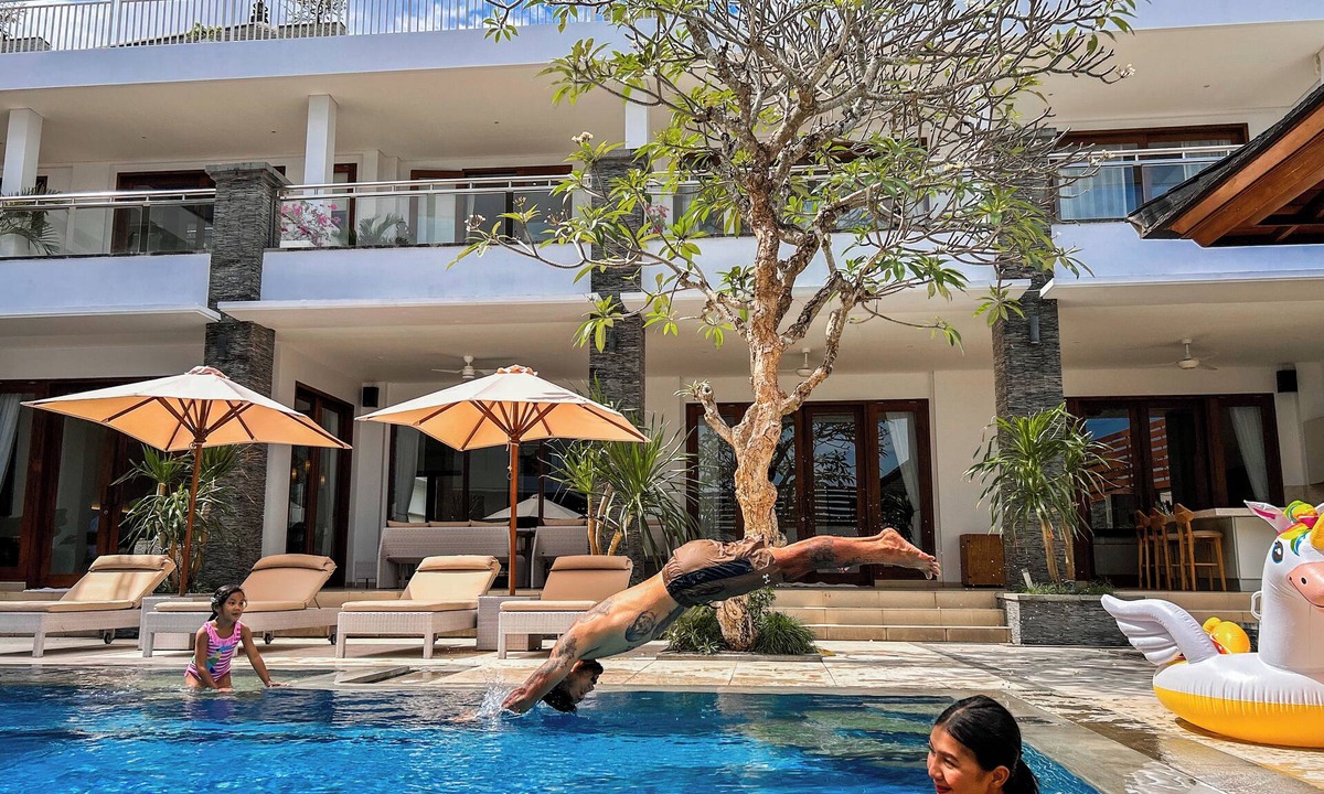 Batu Bolong Villa | Jos Villa Canggu - Space for all the Family by the beach